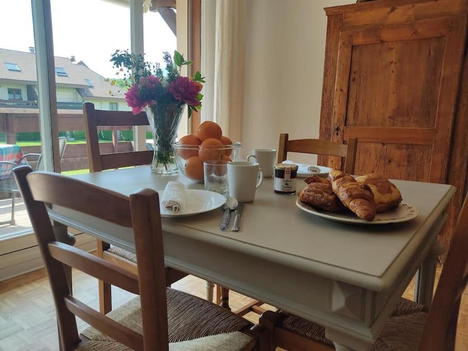 Bel Appartement Au Calme A 5 Minutes Du Village Menthon-Saint-Bernard Dış mekan fotoğraf